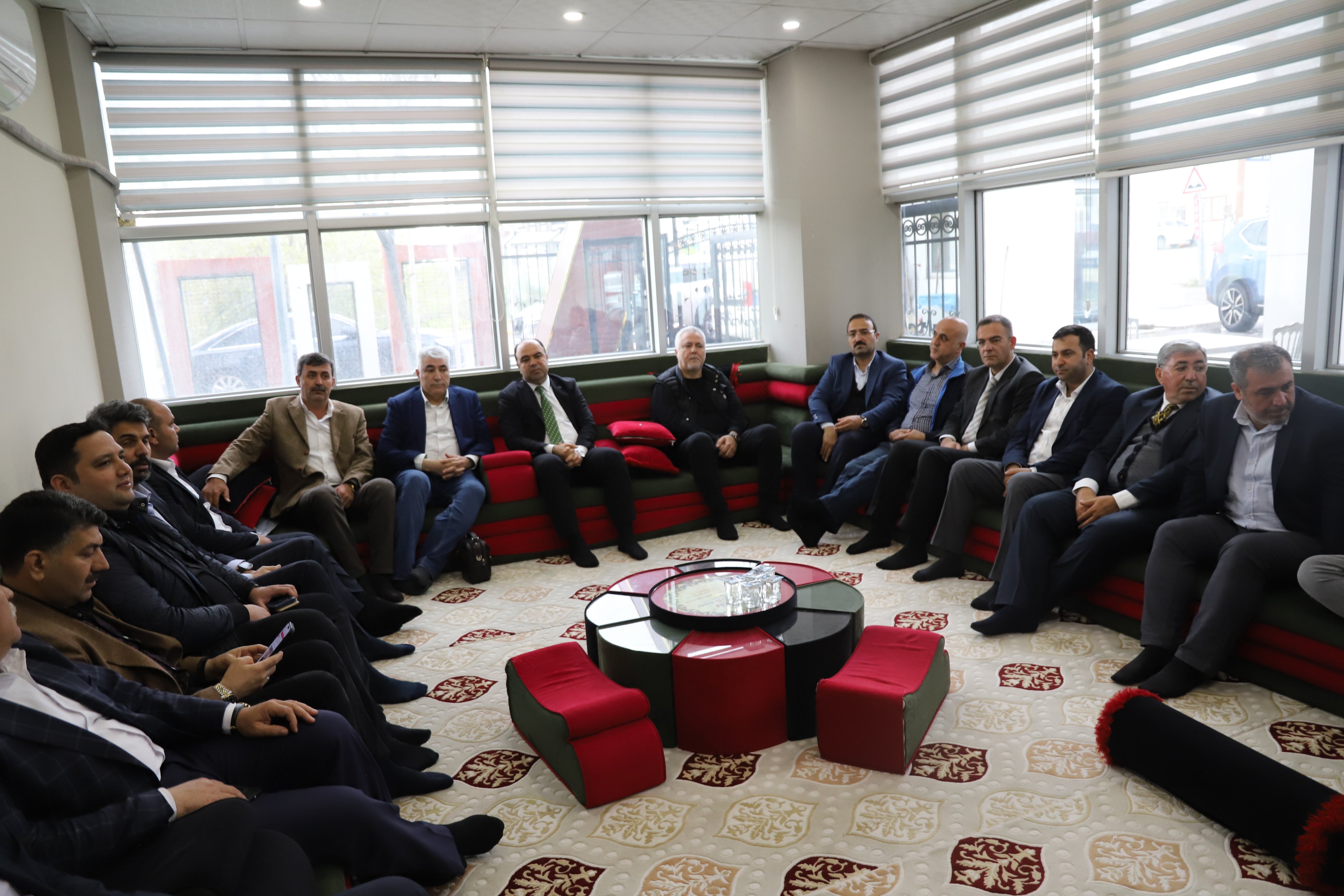Başkan Çiftçi Karaköprü Belediyespor’u ziyaret etti