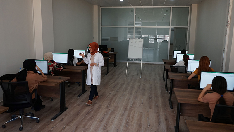 Karaköprü'de kadınlara bilgisayar eğitimi