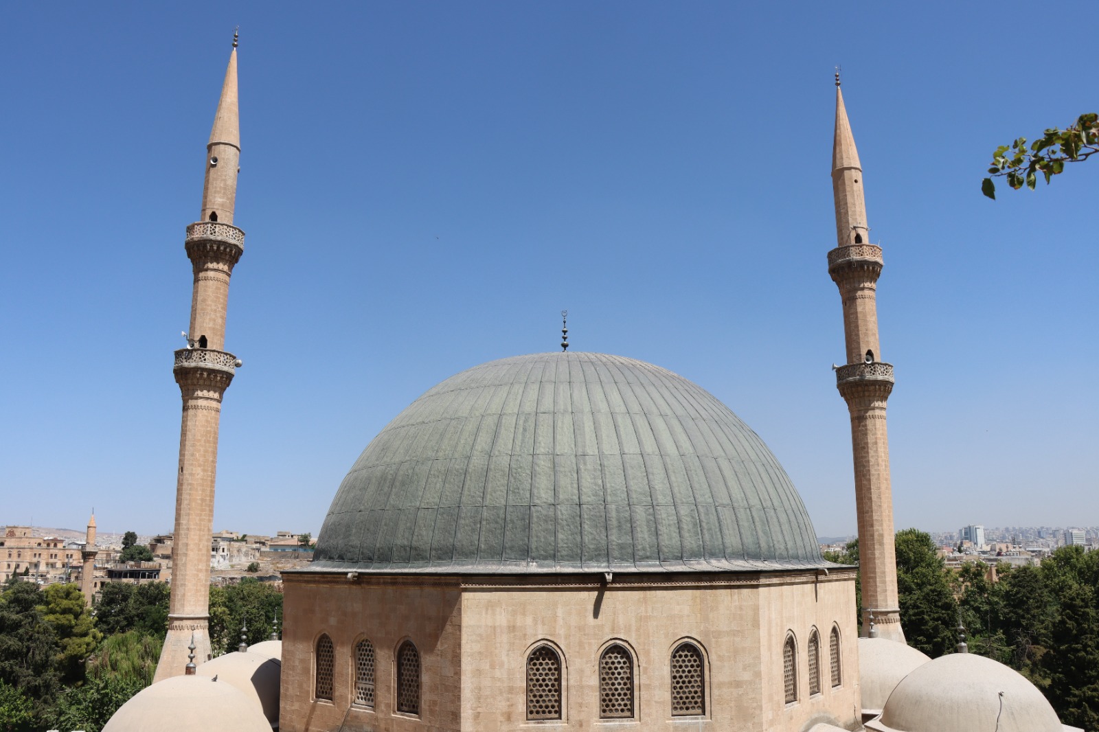 Dergah Cami minaresinde onarım çalışması tamamlandı