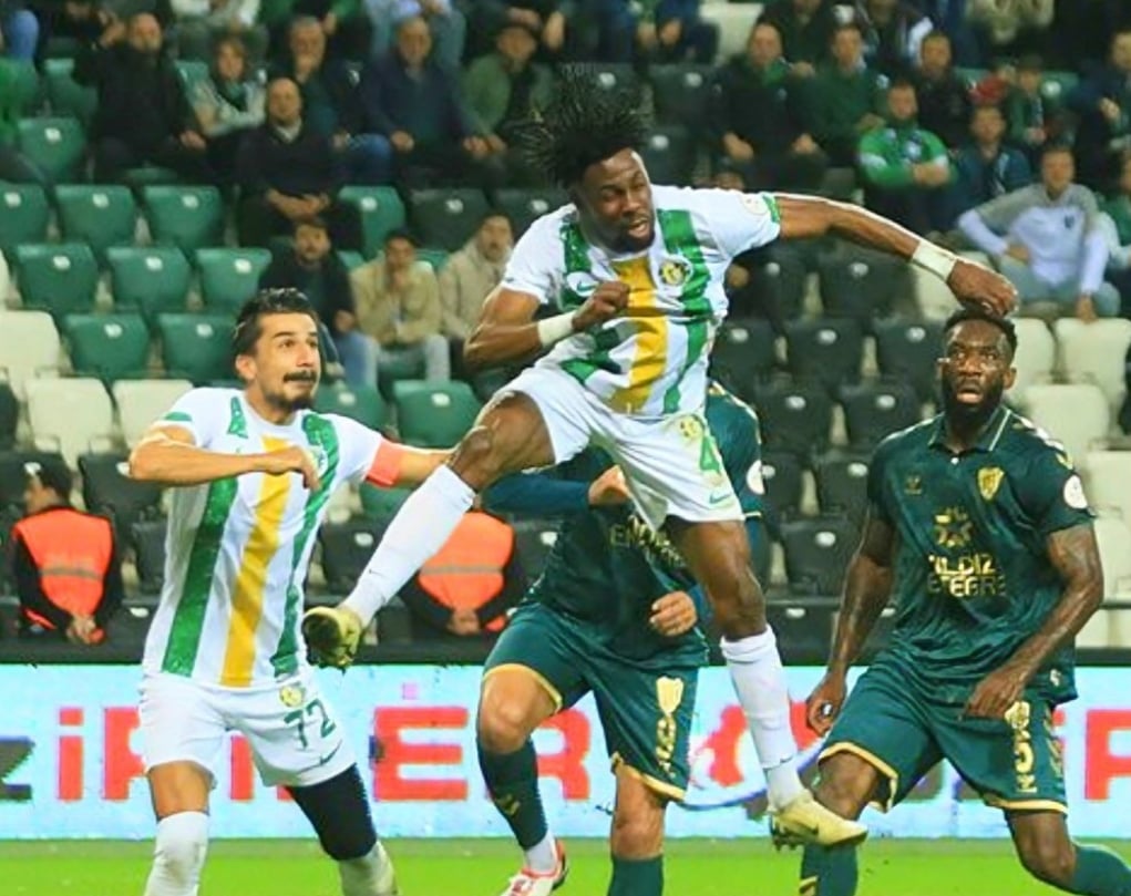 Kocaelispor - Şanlıurfaspor maçında kriz! Maça geç çıktılar...