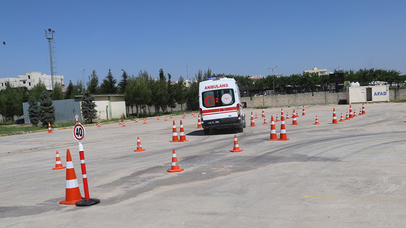 Şanlıurfa’daki ambulans sürücülerine güvenli sürüş eğitimi verildi