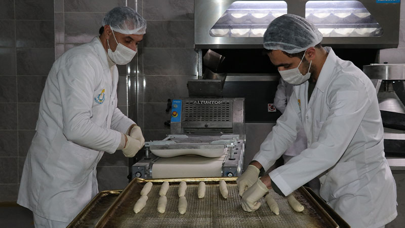 Şanlıurfa’da vatandaşlar için günlük 6 bin ekmek üretiliyor