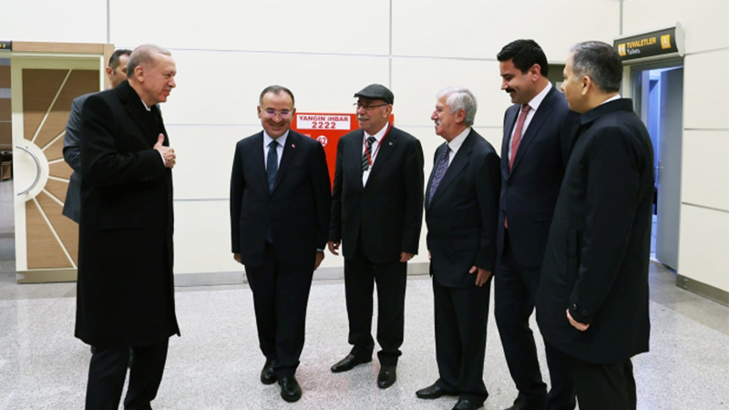 Erdoğan’dan Şanlıurfa’da sürpriz görüşme! Havalimanında kiminle görüştü?
