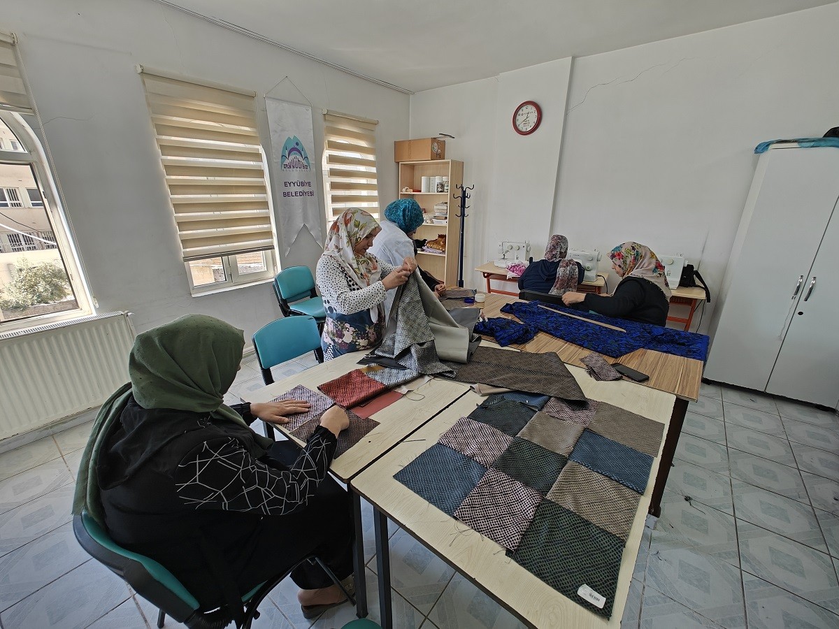 Eyyübiye Belediyesinin kadın destek merkezleri yüzlerce ailenin yüzünü güldürdü