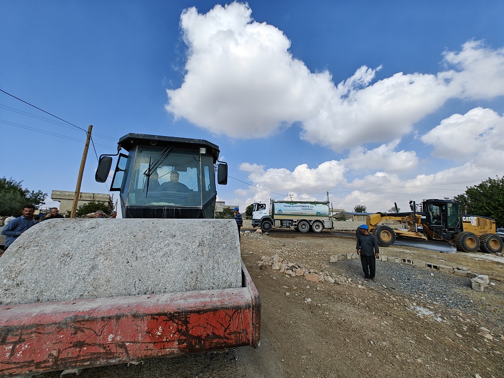 Urfa’da köy yolları onarılıyor