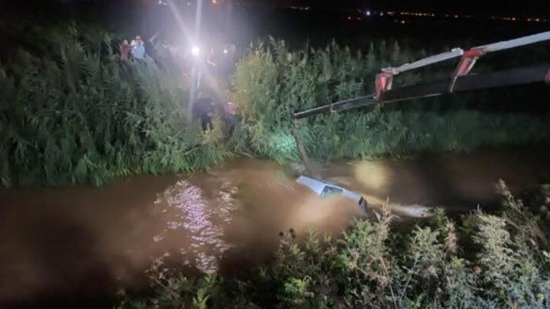 Urfa'da otomobil sulama kanalına uçtu: Anne ve 2 çocuğu öldü