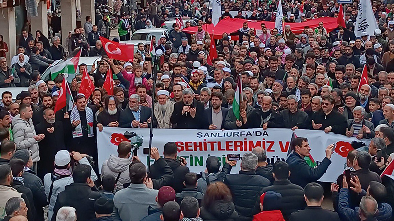 Şanlıurfa'da binlerce kişi şehitler ve Gazze için yürüdü