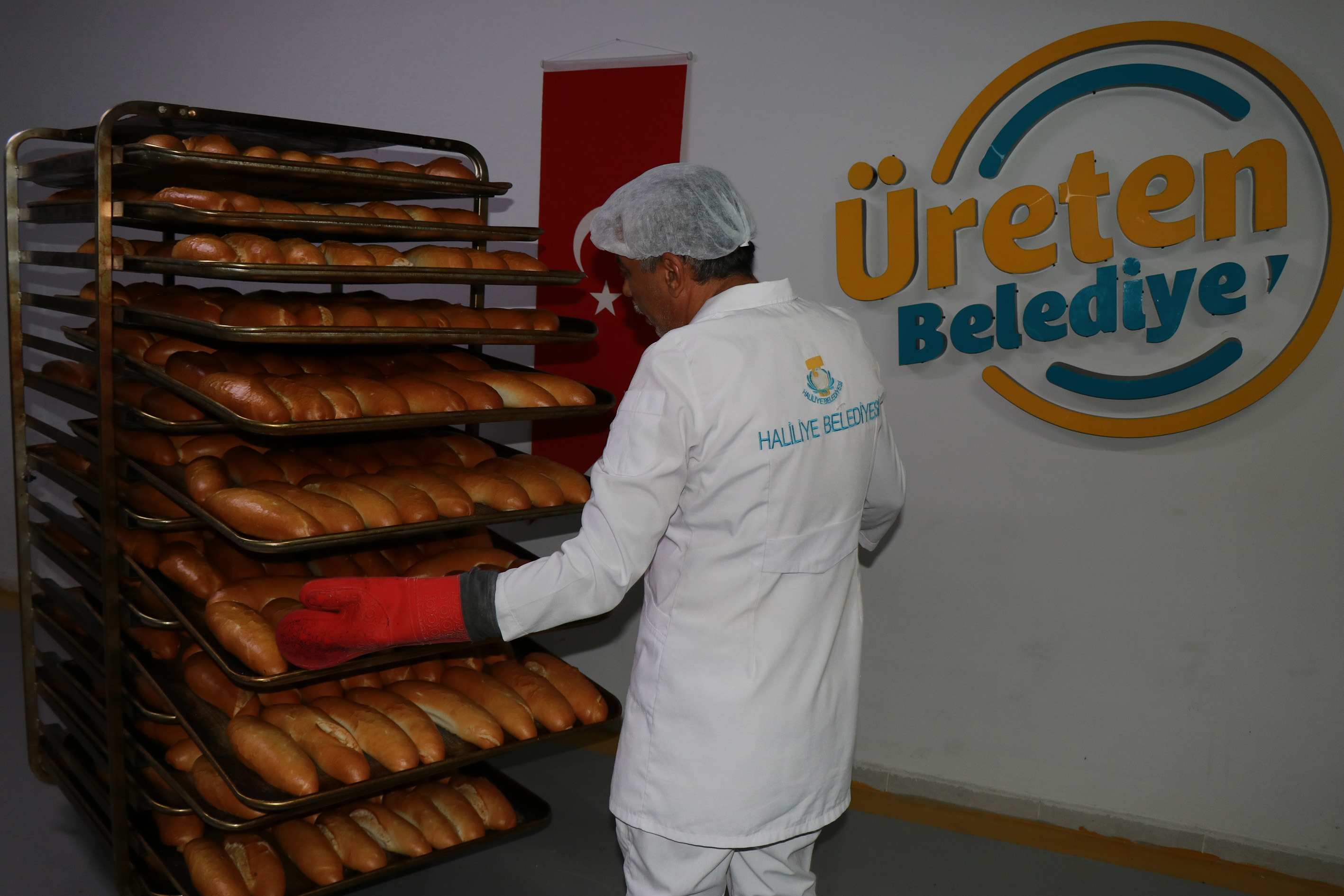 Haliliye’de her gün 6 bin ekmek ihtiyaç sahiplerinin sofrasında