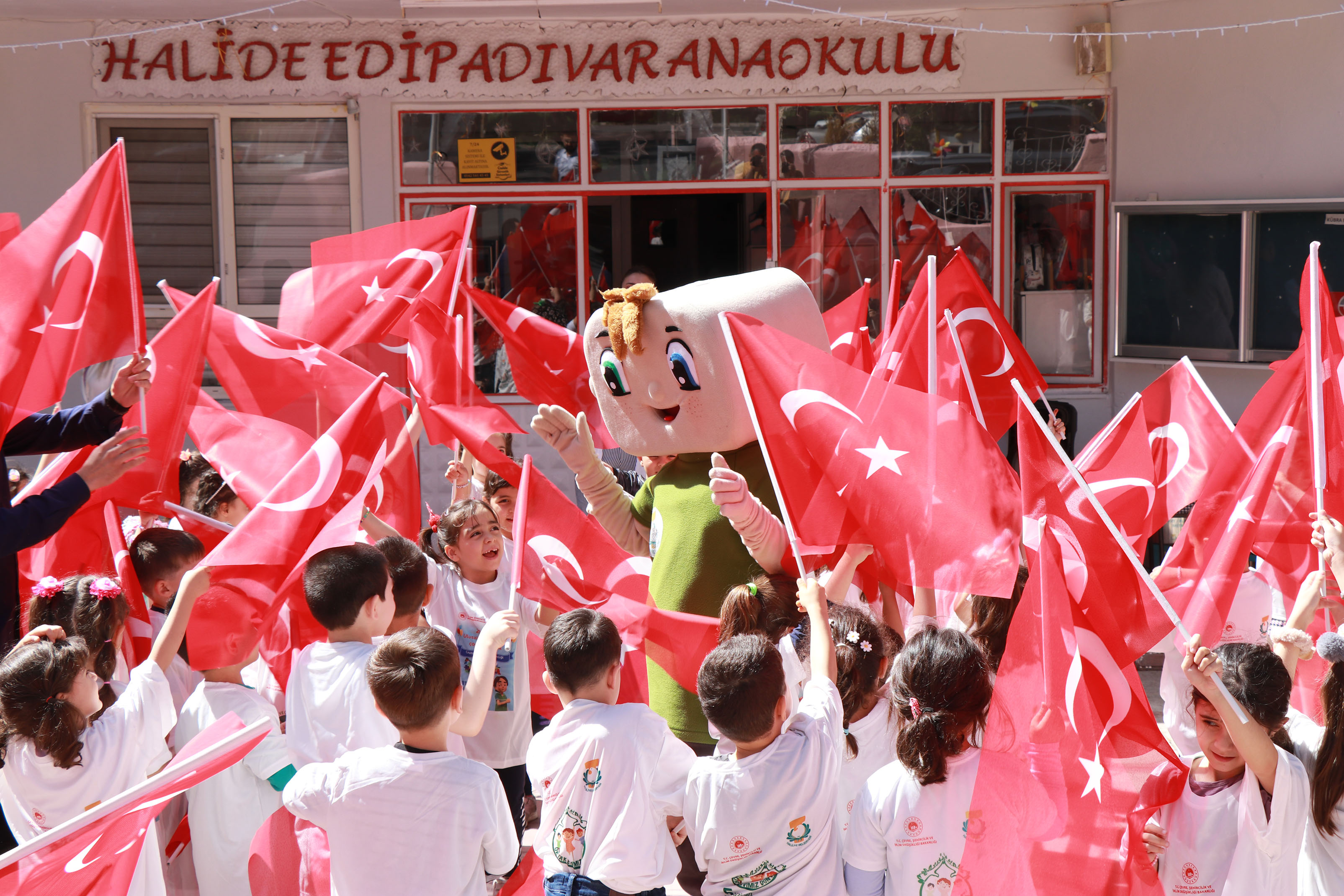 Haliliye Belediyesi, 23 Nisan etkinlikleri ile çocukları eğlendirdi
