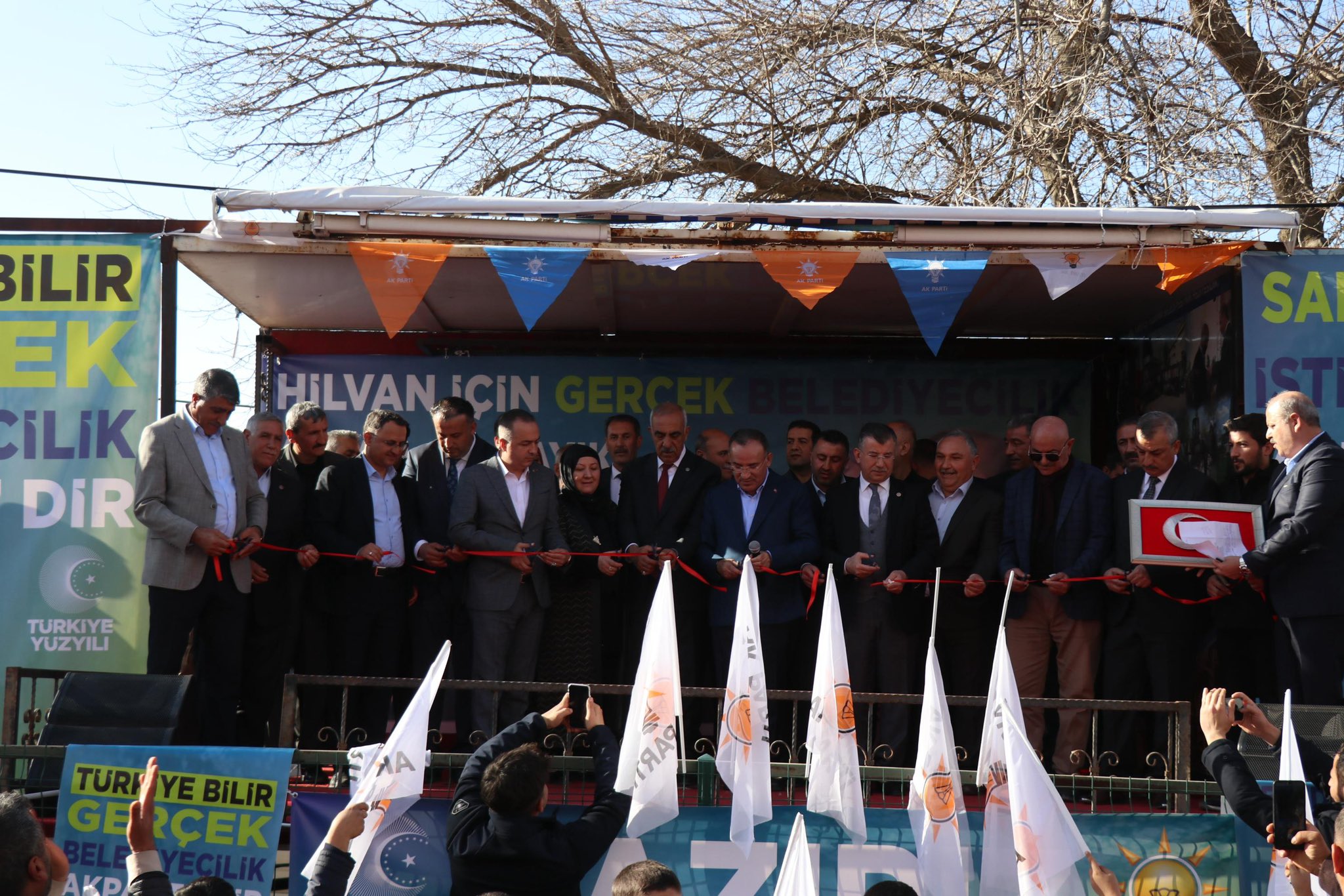 Şanlıurfa’da seçimler öncesi flaş gelişme! Yeniden Refah’ın adayı AK Parti’nin seçim bürosunu kapattırdı