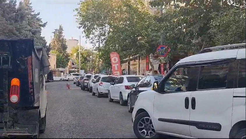 Çarşıda çift sıra parkların sonu gelmiyor