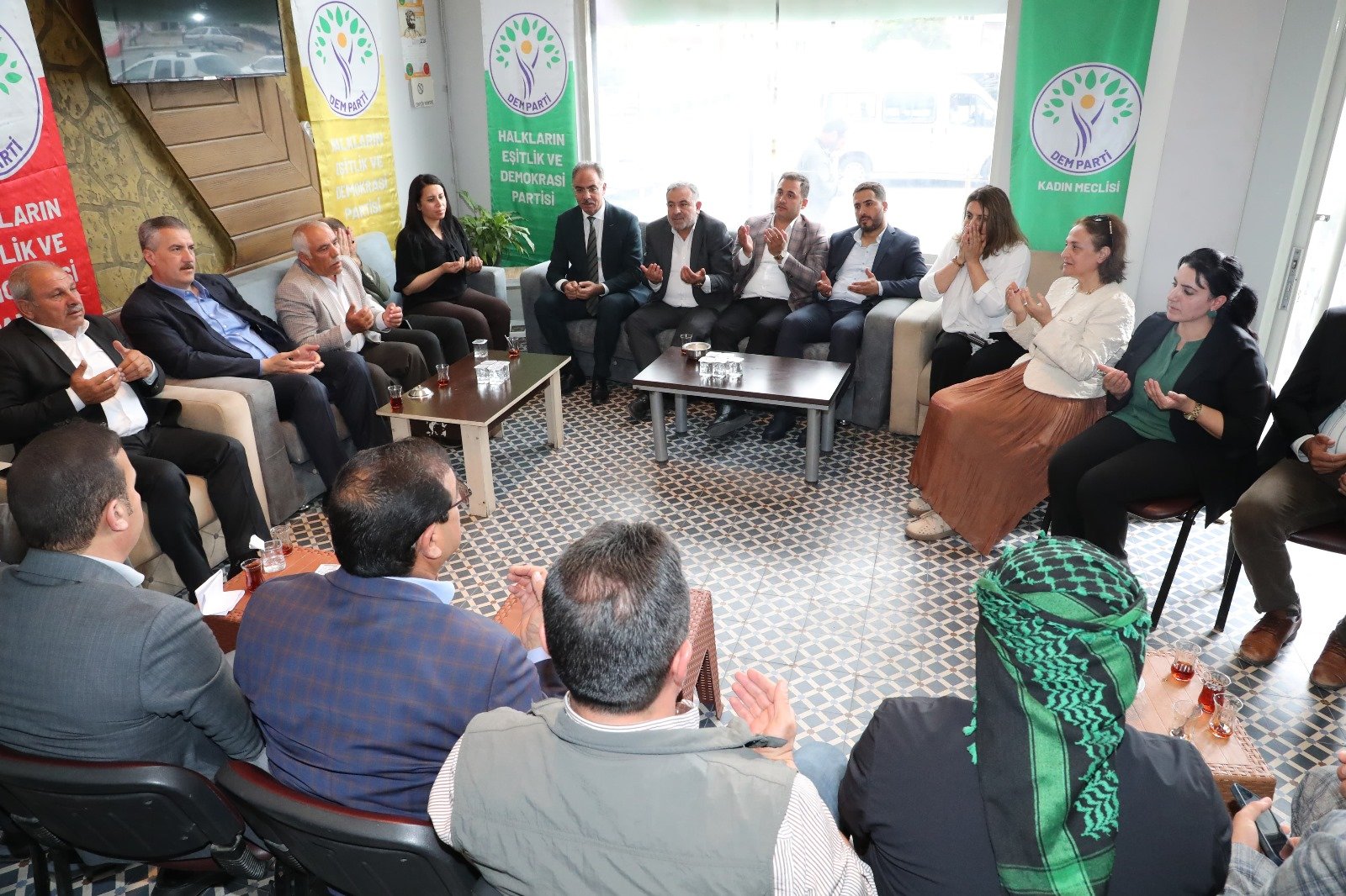 Başkan Kuş DEM Parti’ye taziye ziyaretinde bulundu