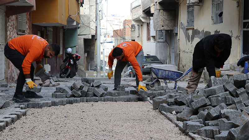 Haliliye’de deforme yollar kilitli beton parke ile yenilendi