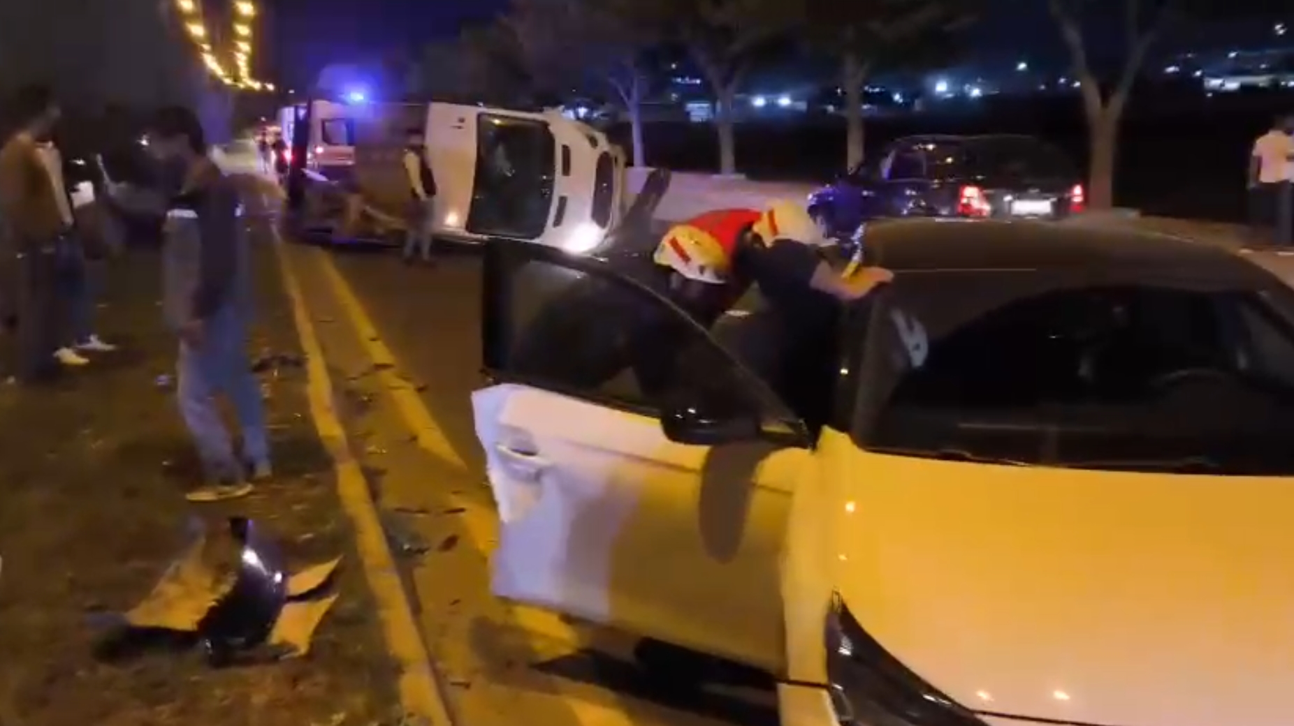 Şanlıurfa'da araba ile kamyonet çarpıştı! Yaralılar var