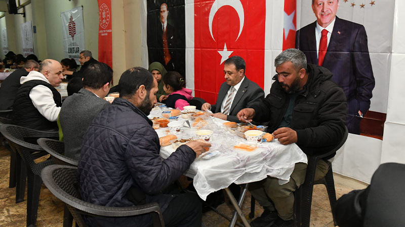 Vali Şıldak, hayırseverlerin iftar programına katıldı