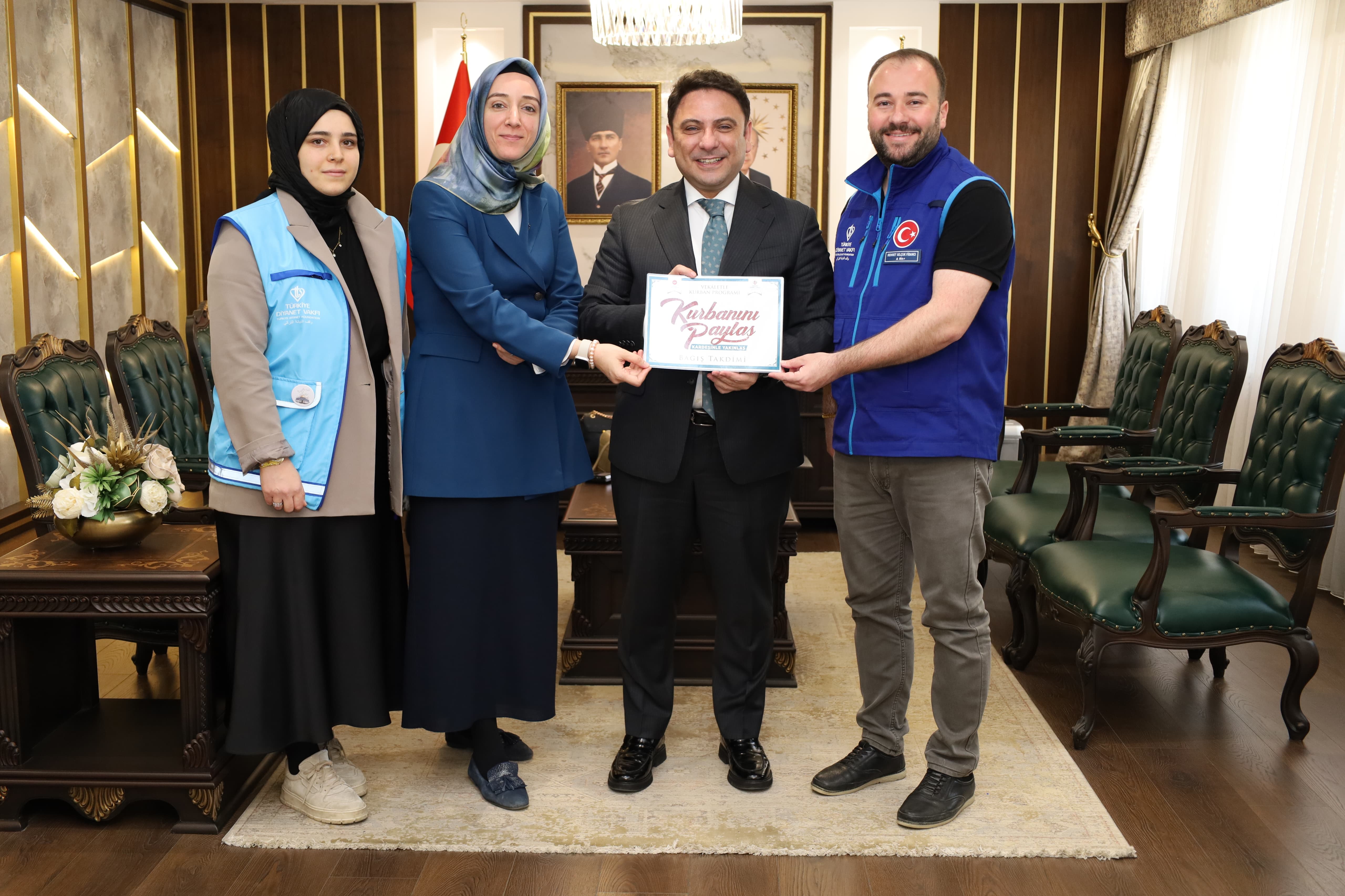 Şanlıurfa'da ilk kurban bağışı kaymakamdan!