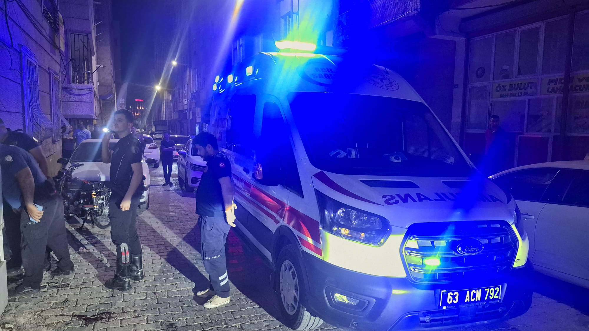 Şanlıurfa'da akşam saatlerinde silahlar konuştu: Yaralı var