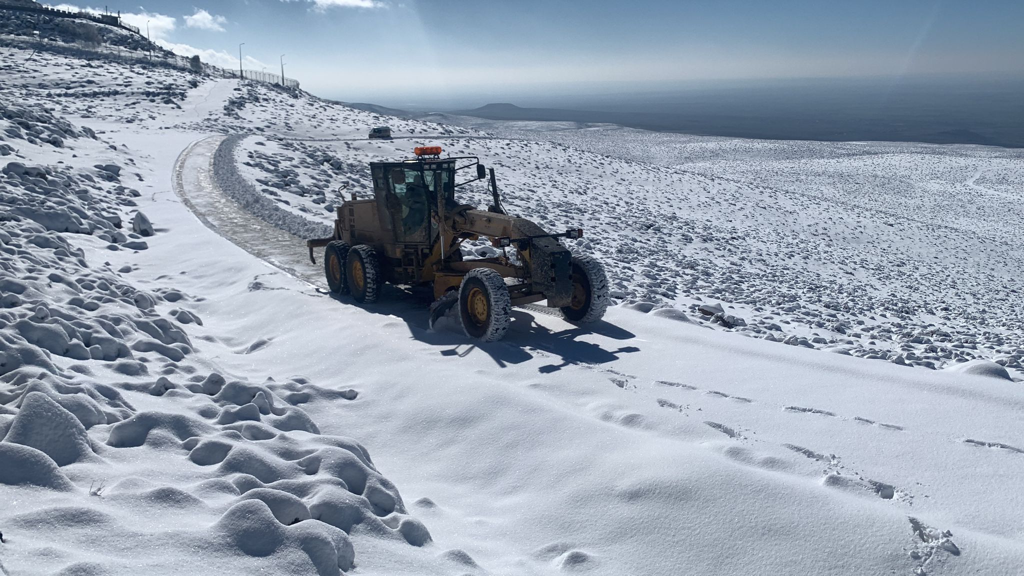 Şanlıurfa’da kar nedeniyle yollar kapandı