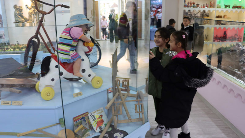 Karaköprü’de oyun ve oyuncak müzesinde çocuklar doyasıya eğleniyor