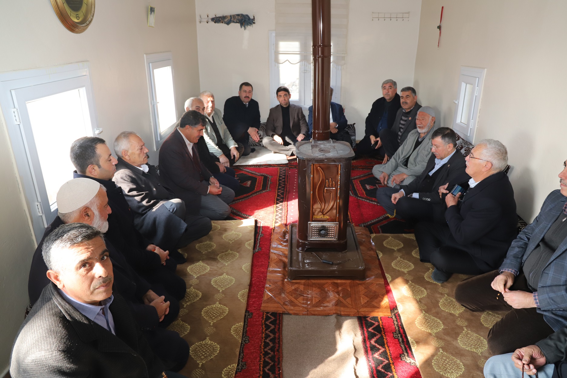 Şanlıurfa’da AK Parti adayı milletvekiliyle beraber köyleri ziyaret etti