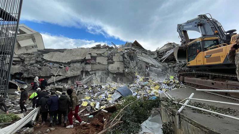 Depremin etkileri sürüyor...  Komşu illerde kesinleşti, Urfa da tehlikede!