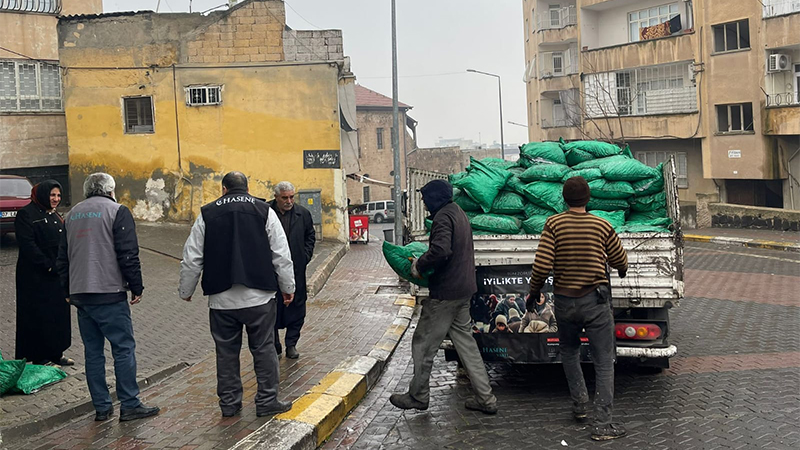 Şanlıurfa Hasene Vakfı ihtiyaç sahibi ailelerin yüzünü güldürdü