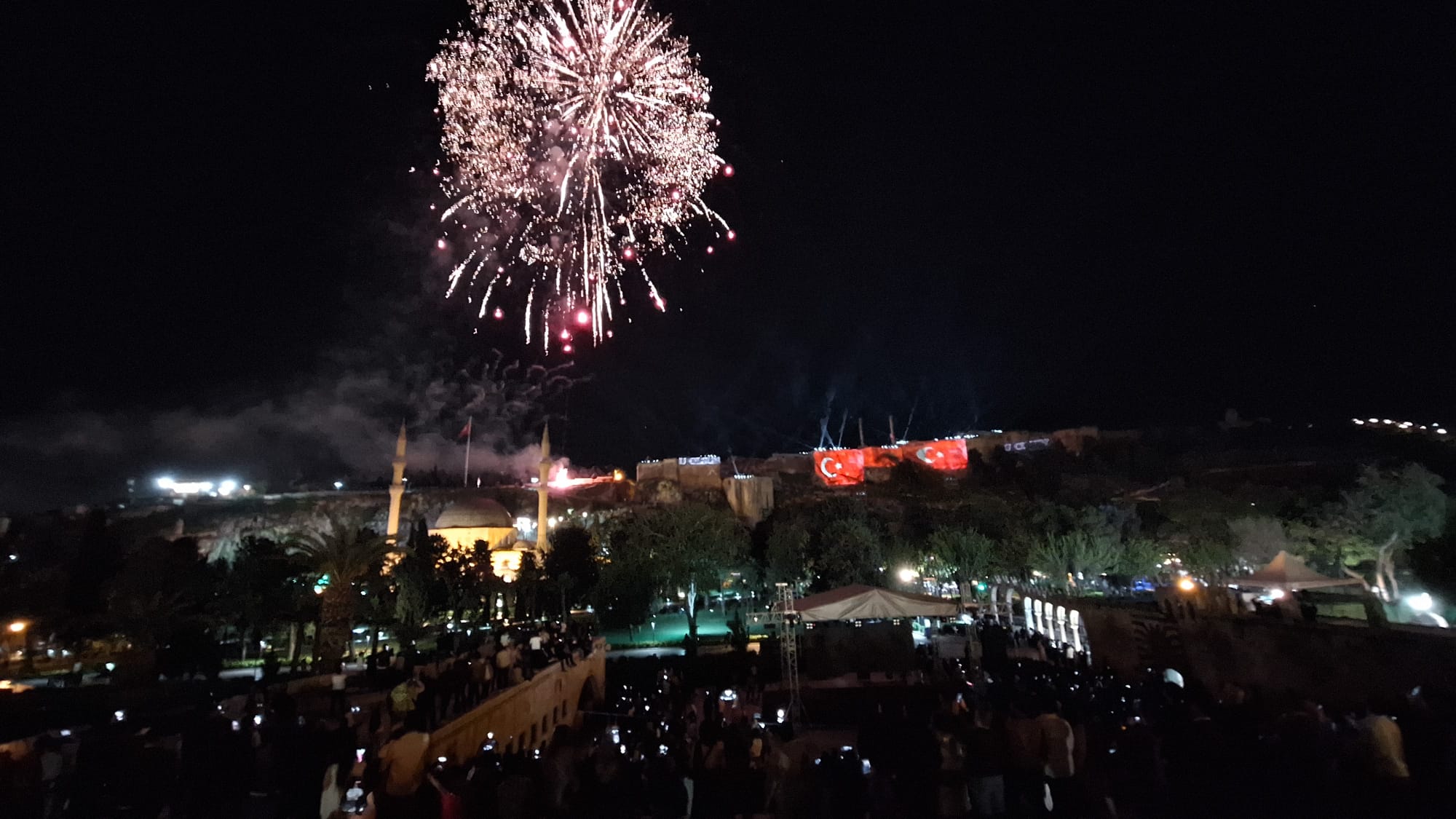 Urfa Kalesi'nde büyüleyen gösteri!