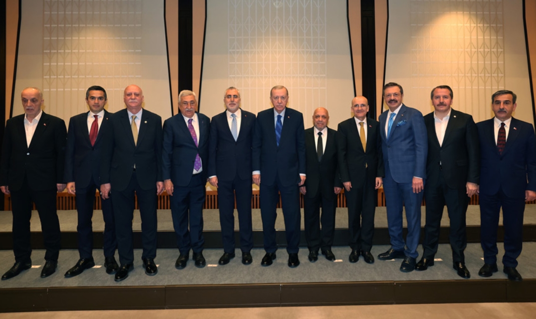 Cumhurbaşkanı Erdoğan sendika başkanlarını ağırladı... "Türkiye Yüzyılı'nı Emeğin Yüzyılı yapacağız"