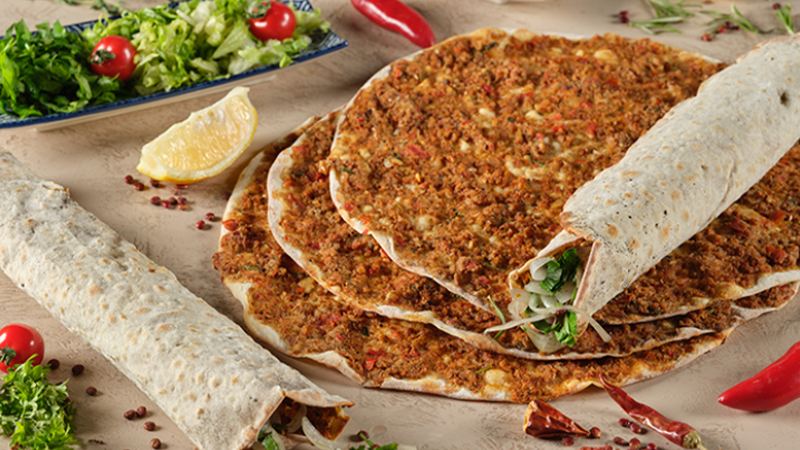 Büyük skandal: Lahmacunun içinden 'kalp' çıktı