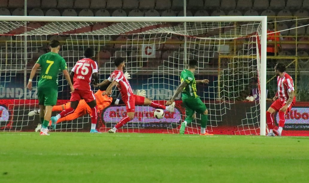 1. Lig'de 9 maç aynı anda oynandı: 10-1'lik galibiyet dikkat çekti