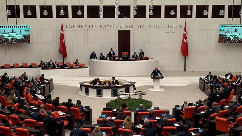 Meclis'te Mahmut Tanal ile Sırrı Süreyya Önder arasında güldüren diyalog