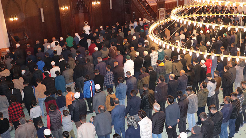 Şanlıurfa'da Ramazan ayının son teravih namazı kılındı
