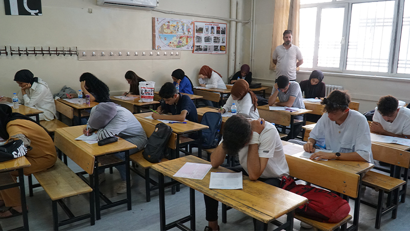 Urfa'da ücretsiz eğitim imkanları gençleri başarıya taşıyor!