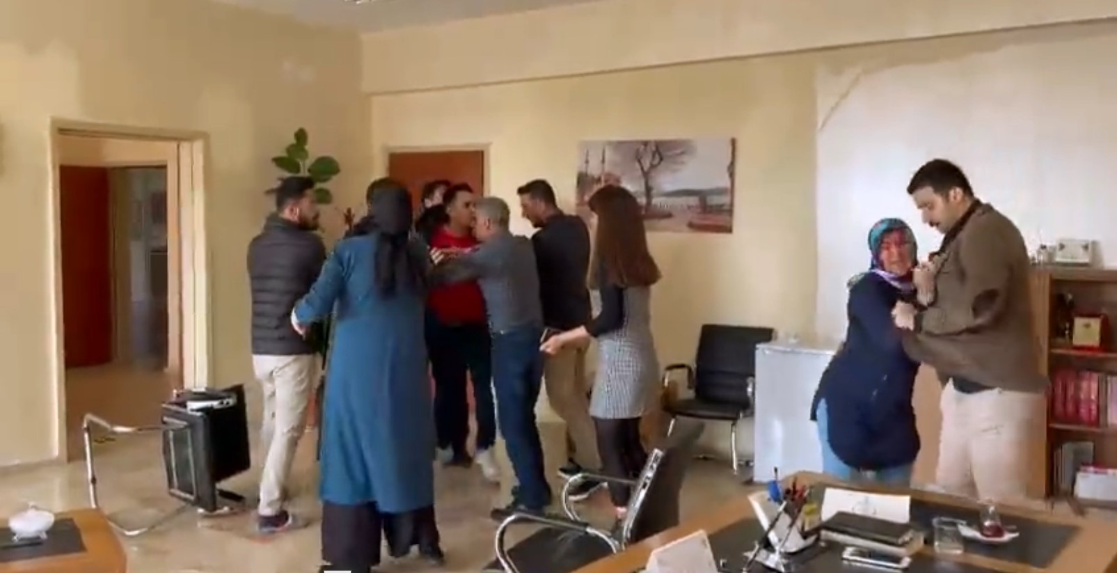 Urfa’da öğretmene saldırı! Eğitimde şiddet Urfa’da endişe verici bir boyuta ulaştı
