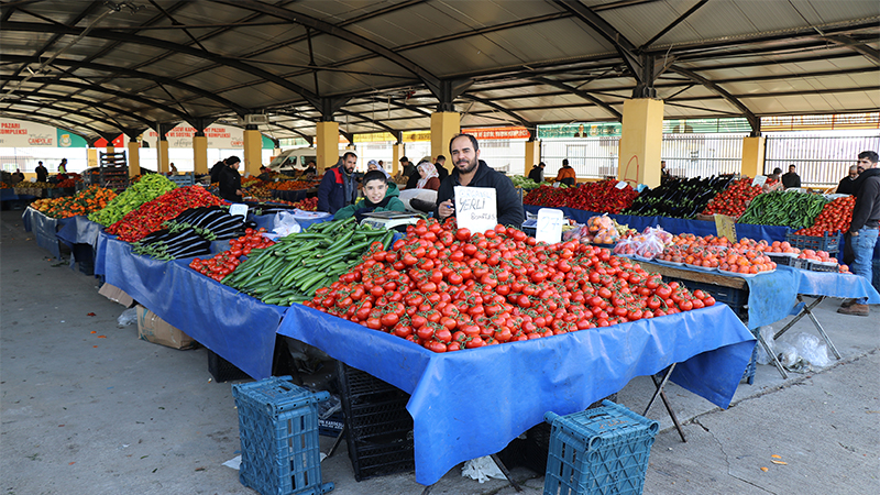 Urfa'da pazarcıların yağmur çamur güneş çilesine son