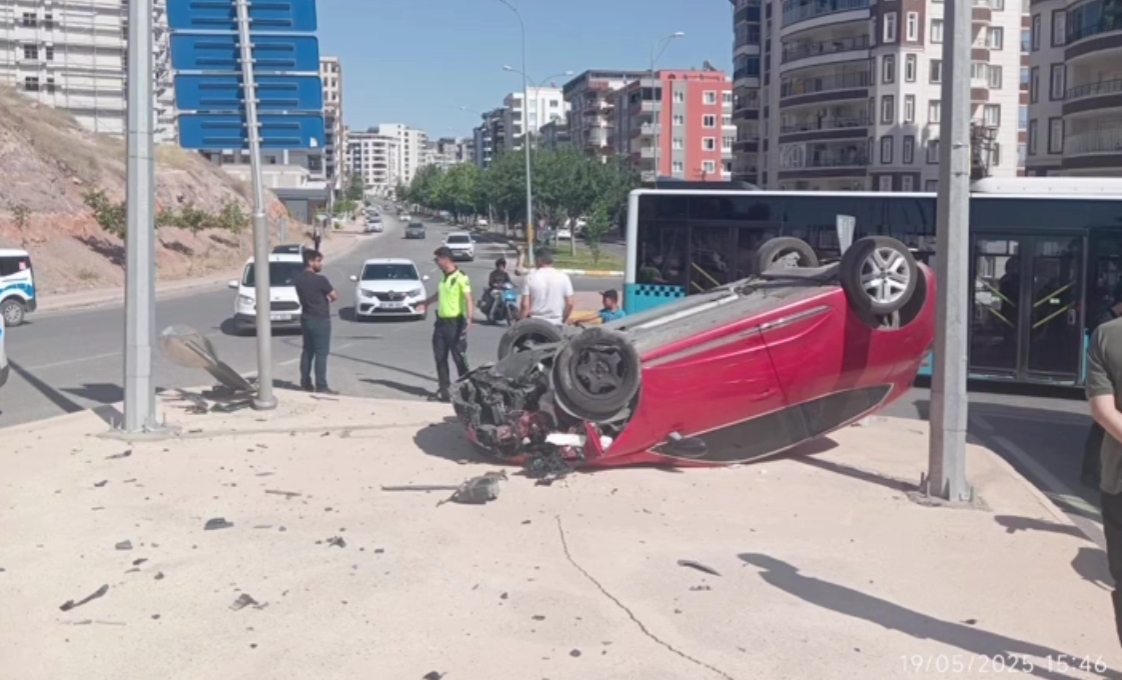Şanlıurfa'da korkutan kaza! Takla attı