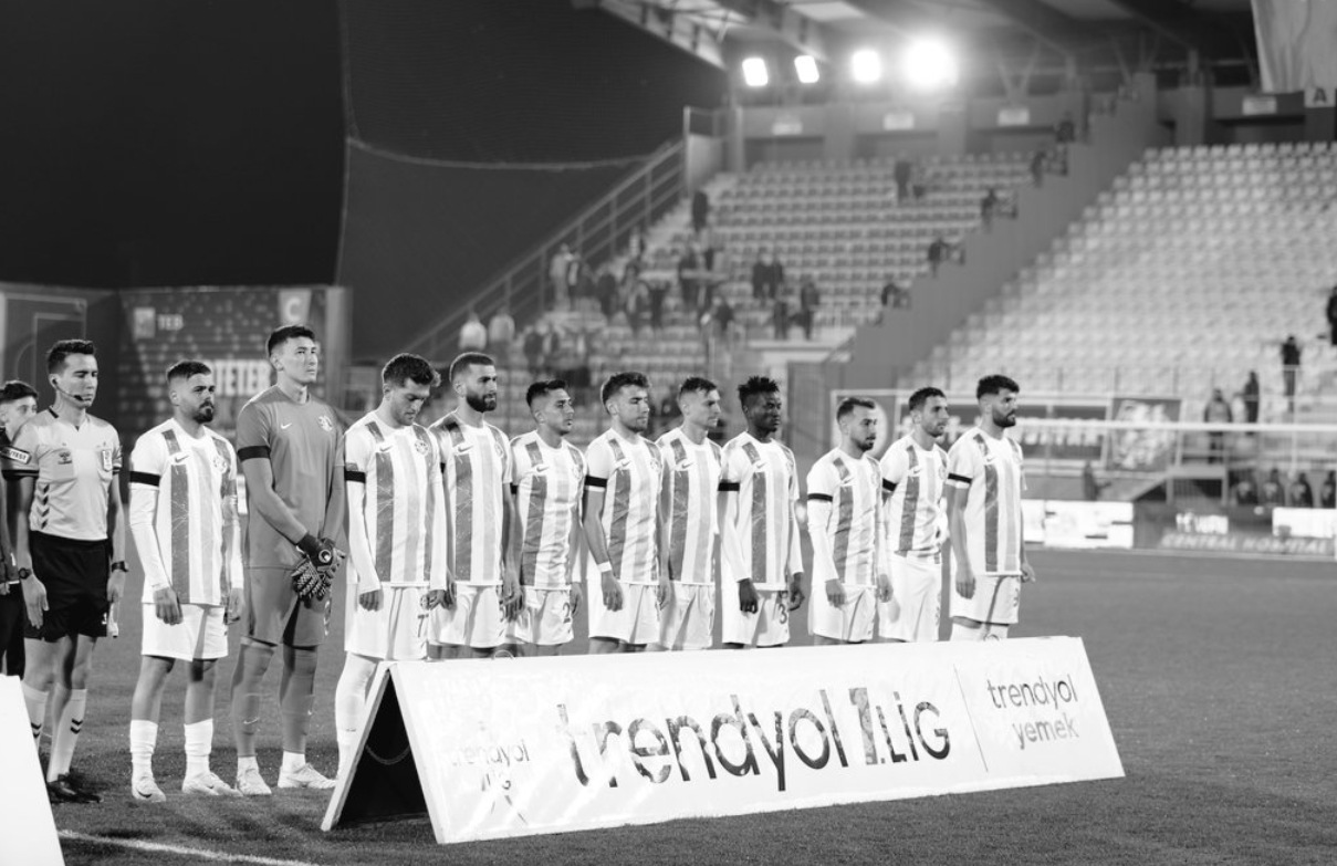 Şanlıurfaspor'dan yangında hayatını kaybedenler için saygı duruşu