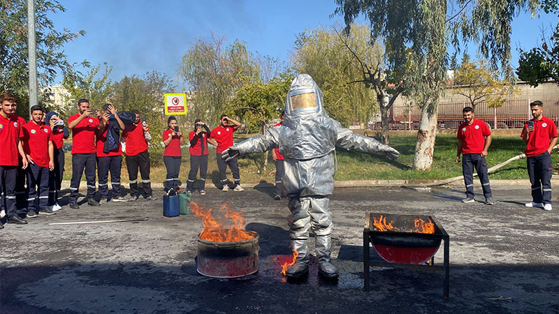 Şanlıurfa'da itfaiyeci adayları uygulamalı eğitim aldı