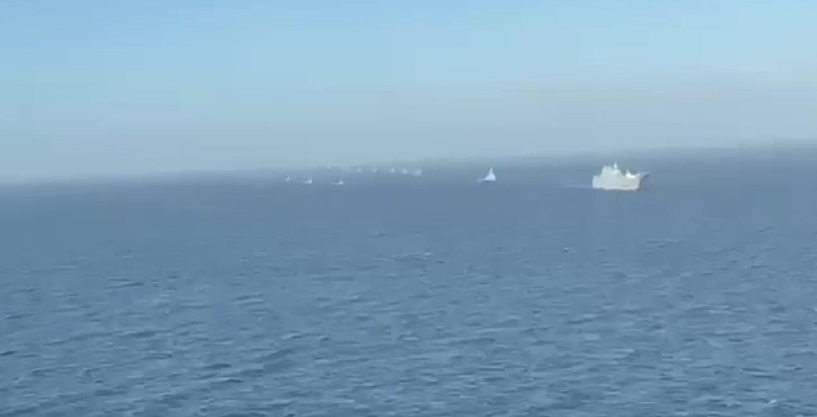Savaş gemileri İstanbul Boğazı’nda