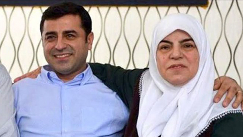 Rahatsızlanan annesini ziyaret eden Selahattin Demirtaş yeniden cezaevine götürüldü