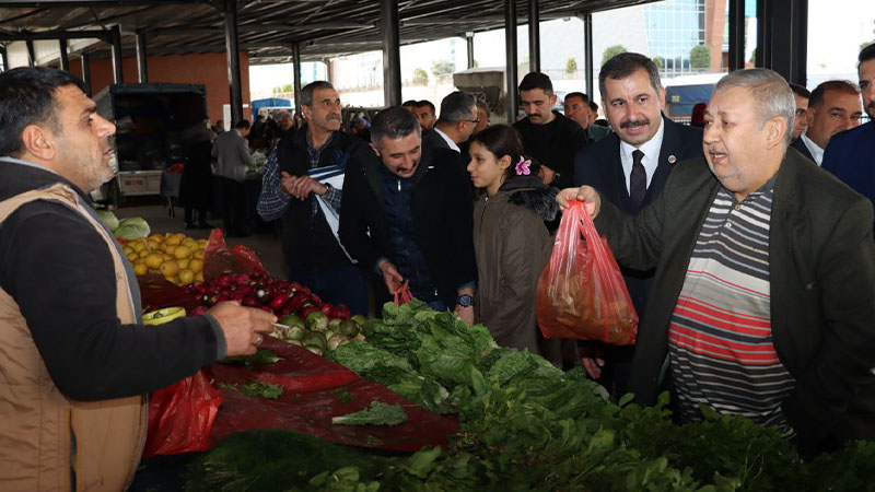 Doğukent'te vatandaşlardan Başkan Baydilli'ye semt pazarı teşekkürü