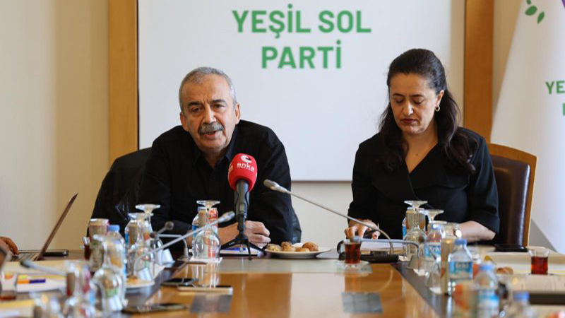 Sırrı Süreyya Önder’den Kobani açıklaması