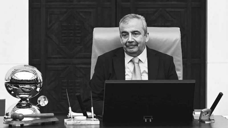 Siyasilerden peş peşe Sırrı Süreyya Önder için başsağlığı mesajları