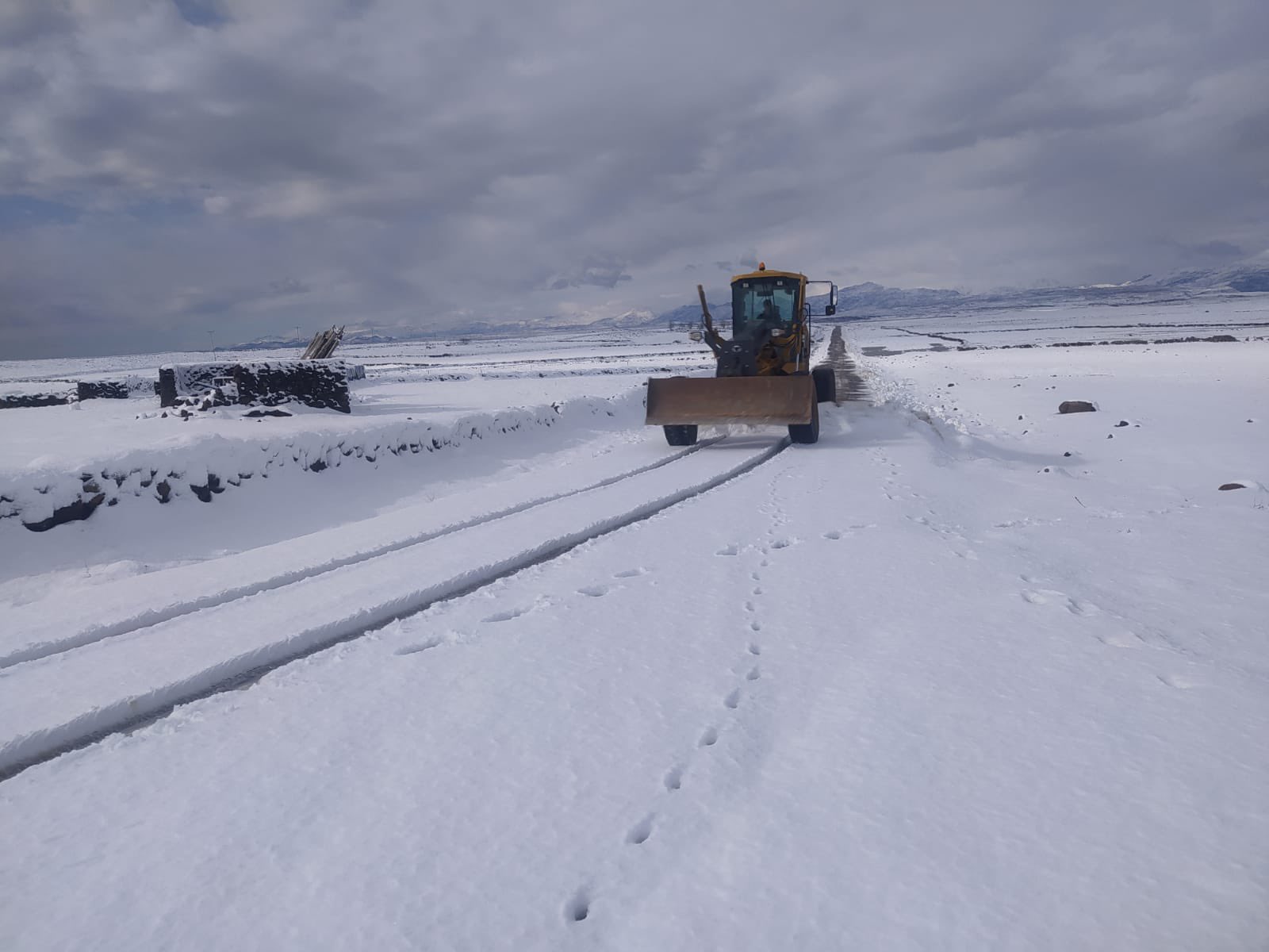 Şanlıurfa’da kar yağışı etkili oldu! Yollar kapandı