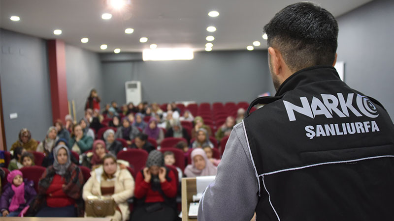 Siverek’te ‘En İyi Narkotik Polisi Anne’ semineri düzenlendi