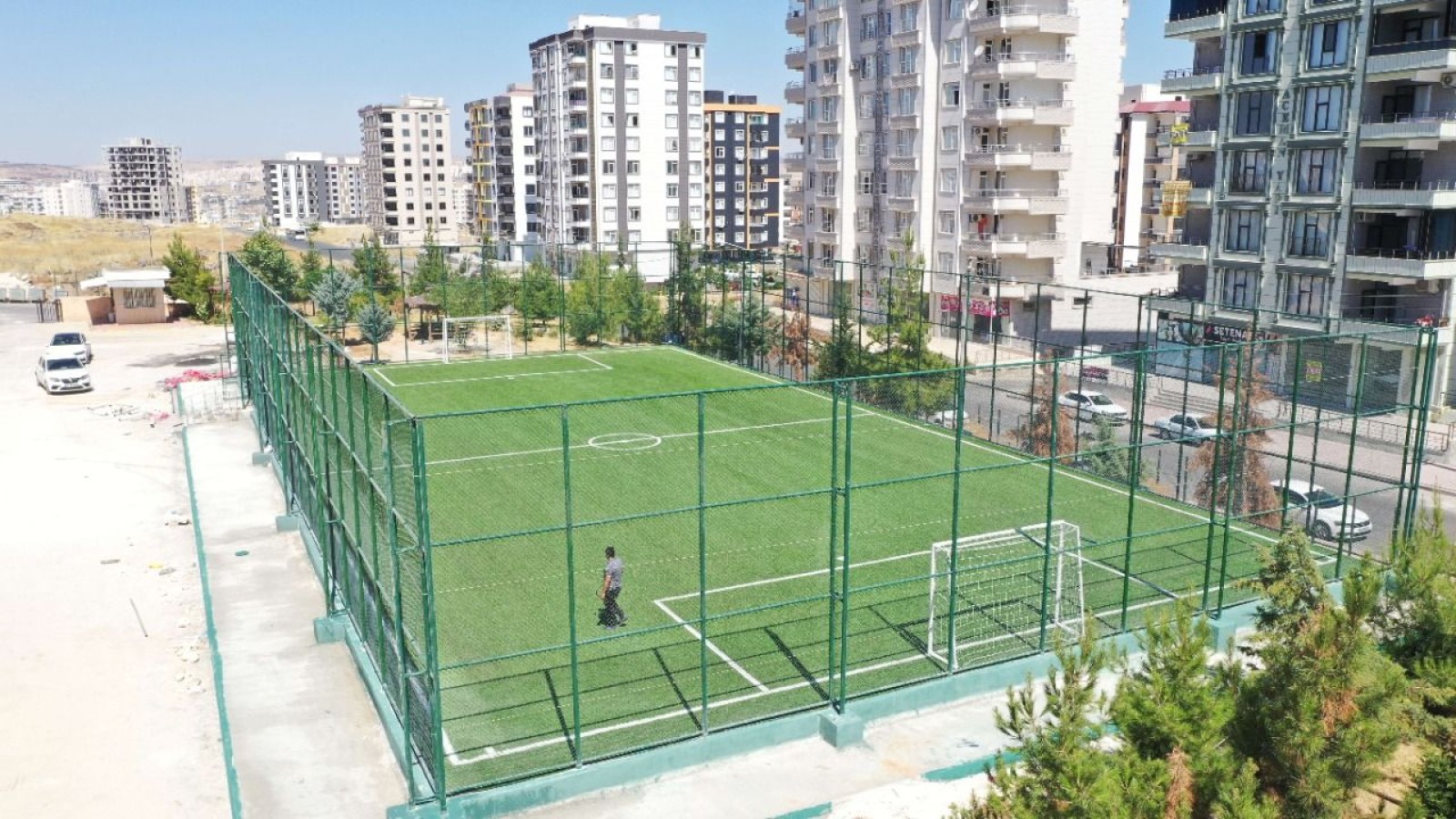 Karaköprü’de Gençler İçin Modern Spor Alanları