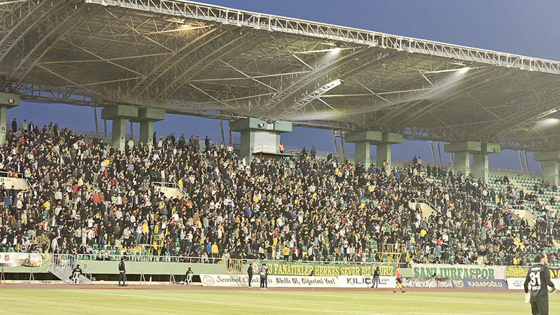 Şanlıurfaspor taraftarları hastanelik oldu
