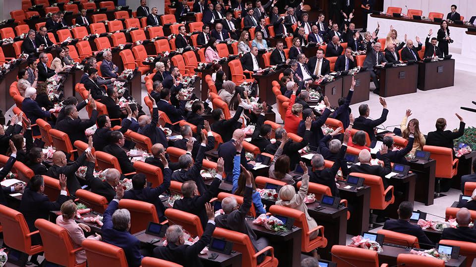 "Mülakat" önerisi AK Parti ve MHP'nin oylarıyla reddedildi