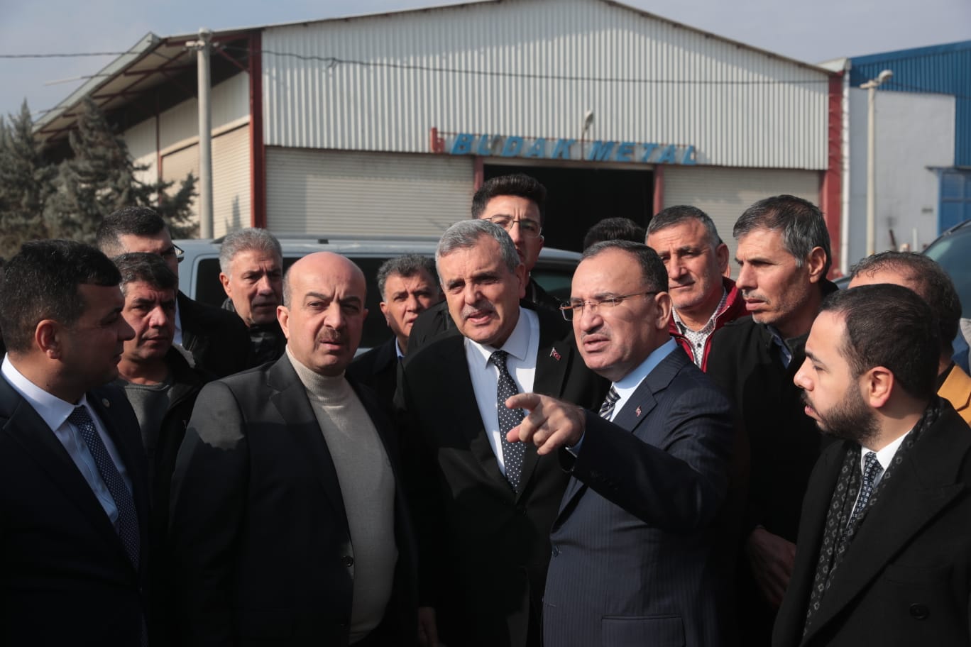 Vekil Bozdağ ve Başkan Beyazgül sanayi esnafıyla kahvaltı yaptı