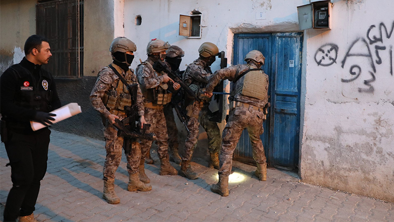 PKK/YPG'nin Suriye yapılanmasına darbe: 2 şüpheli tutuklandı